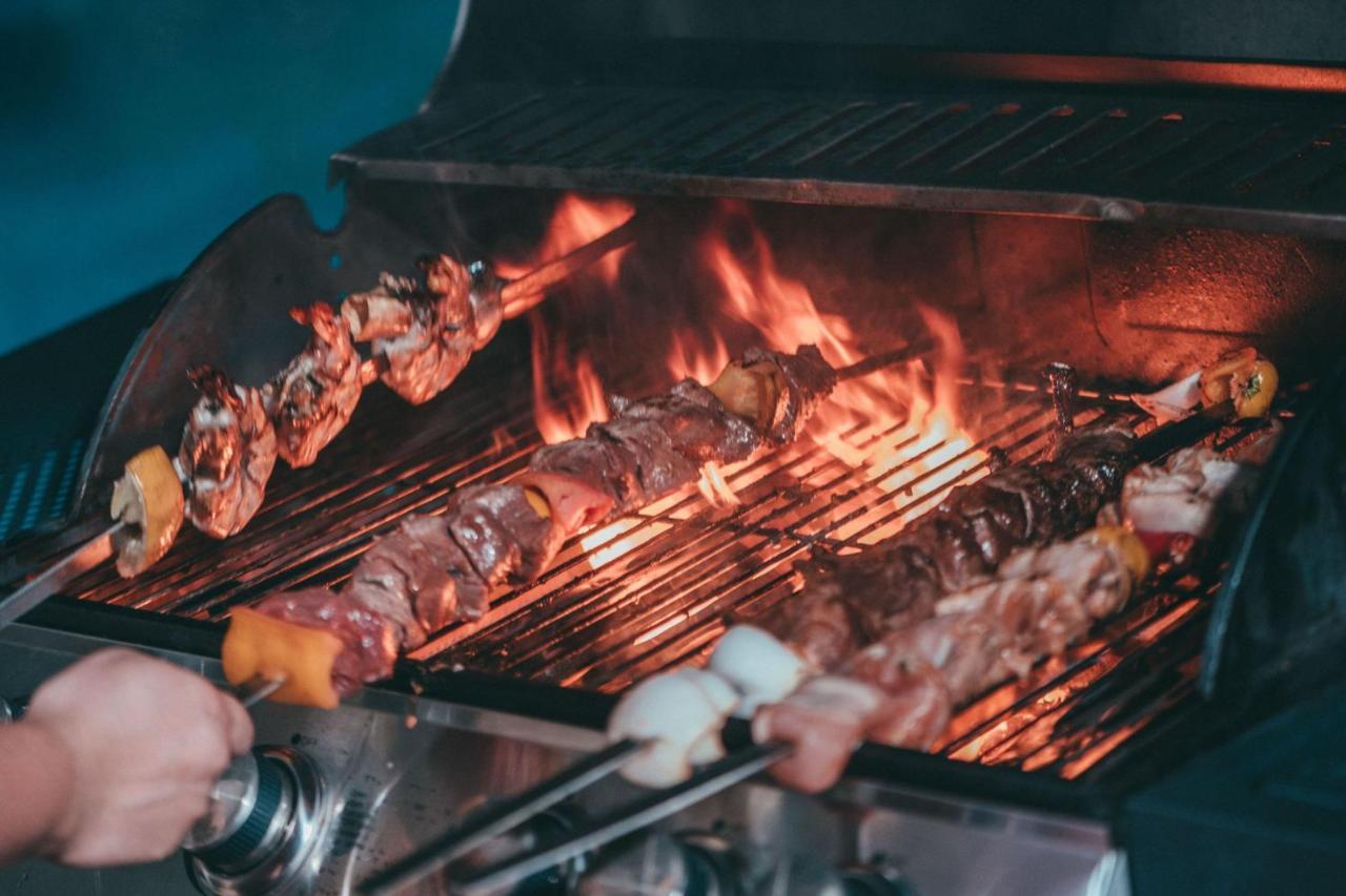 Al Messila, A Luxury Collection Resort & Spa, Доха Екстериор снимка A barbecue grill