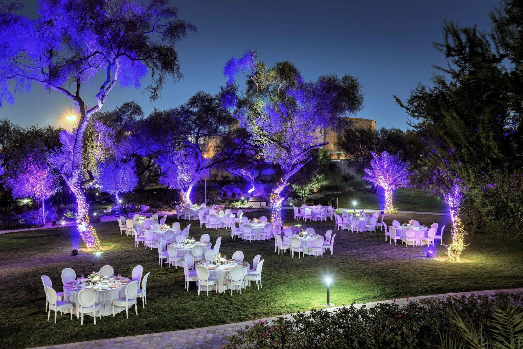 Al Messila, A Luxury Collection Resort & Spa, Доха Екстериор снимка The garden at night